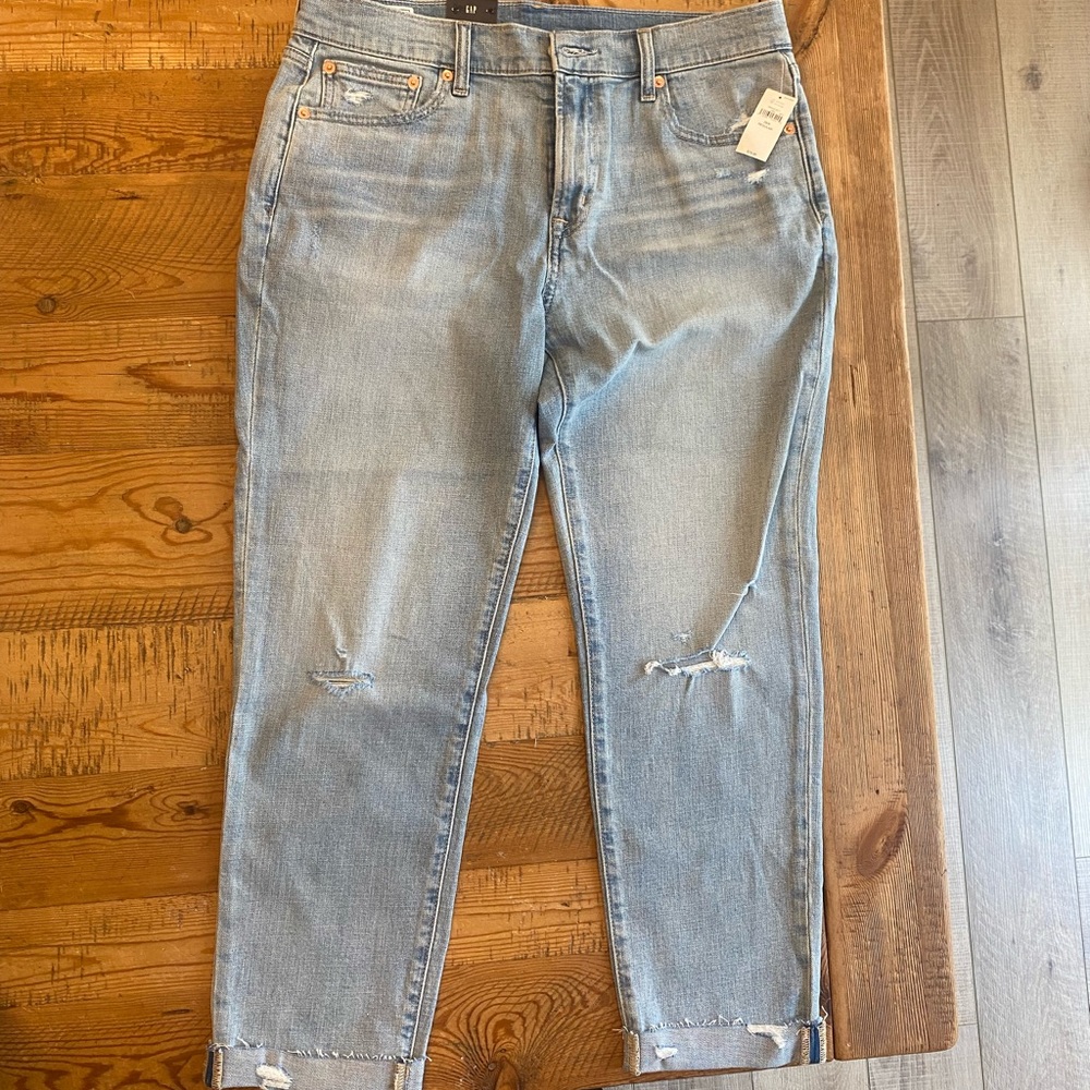Brand new GAP Mid Rise Girlfriend Jeans